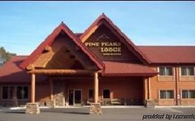Pine Peaks Lodge & Suites