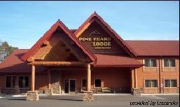 Pine Peaks Lodge And Suites Cross Lake Экстерьер фото